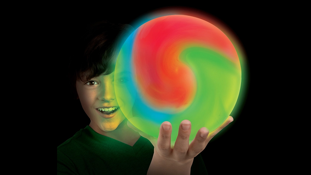 La Groovy Glow Wubble è un gioco da esterno utilizzabile tutto l'anno. che letteralmente brilla