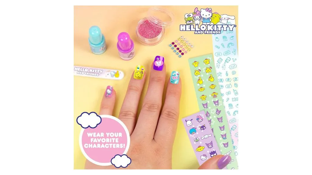 Questo set per nail art Hello Kitty scintillante rende magici le manicure