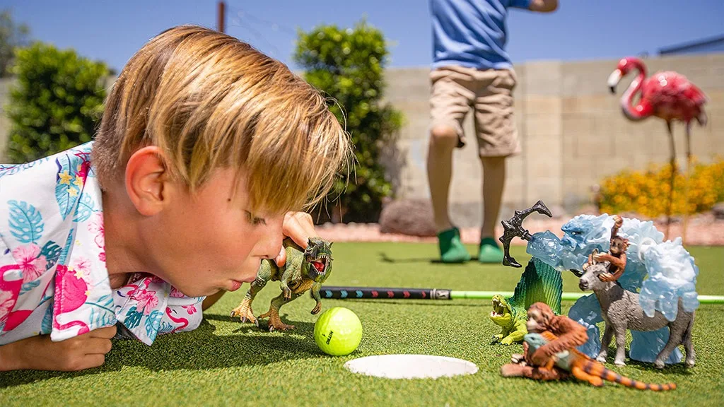 I bambini possono unirsi alla squadra Dino nel gioco Schleich Dinosaurs: Mission Dino Camp