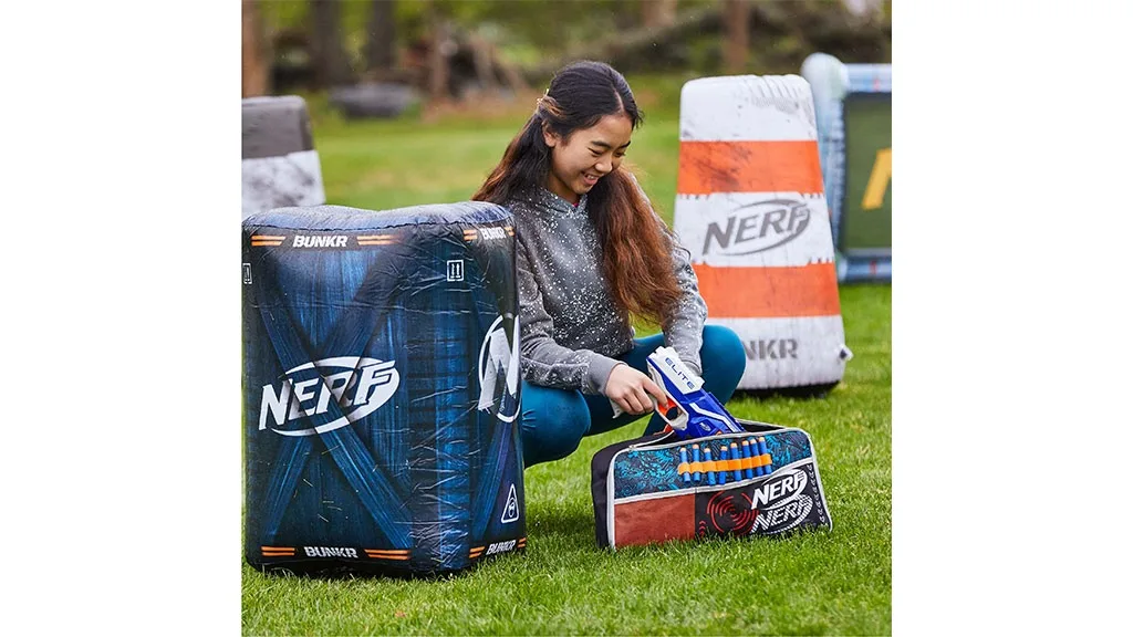 Playview Brands porta i giochi gonfiabili di Minecraft e NERF nel cortile sul retro.
