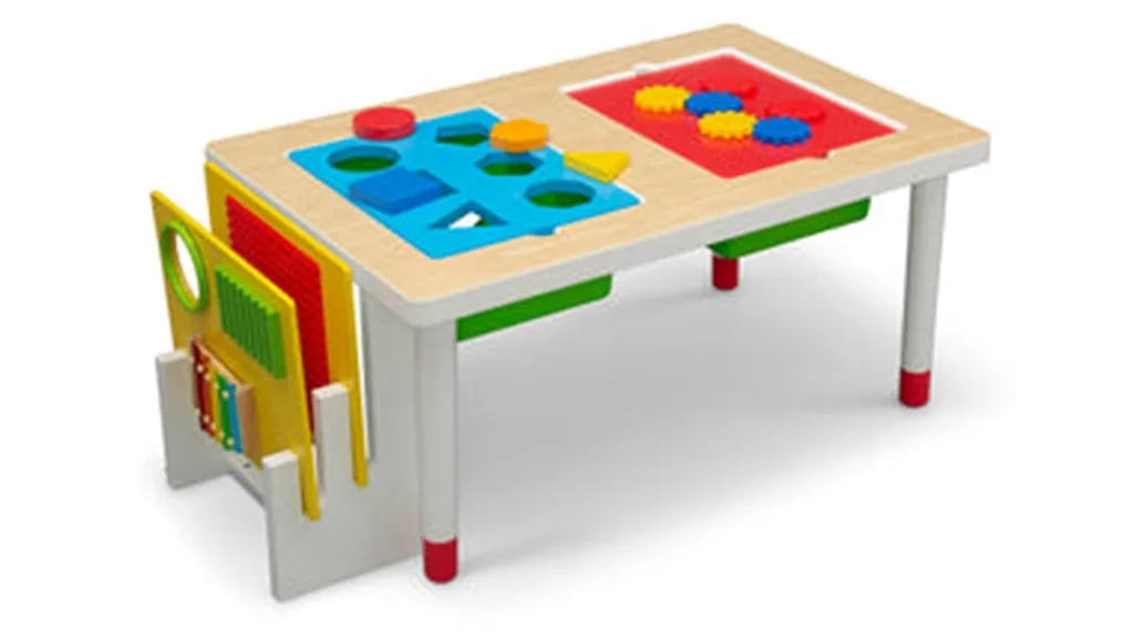 Questo tavolo sensoriale è sia un centro di divertimento che di scoperta