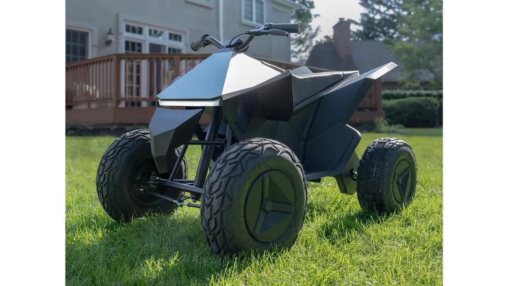I bambini dominano le strade con il nuovo modello Cyberquad.