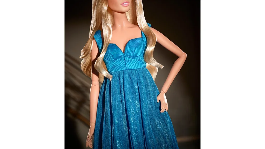 Mattel lancia la Barbie Claudia Schiffer per le aspiranti modelle.