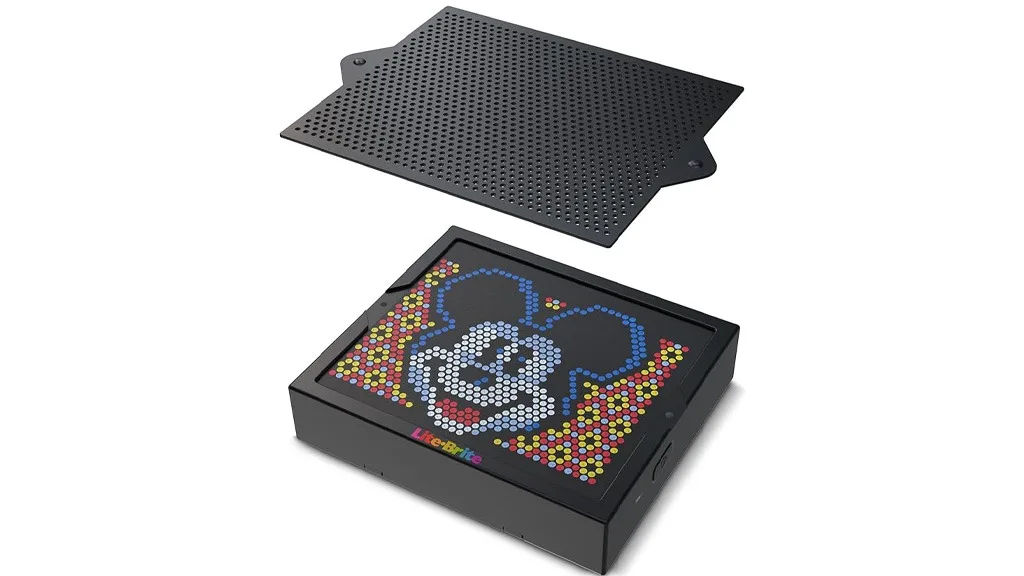 La edizione Lite-Brite Super Bright HD Disney100 è magicamente luminosa, senza polvere di fata.