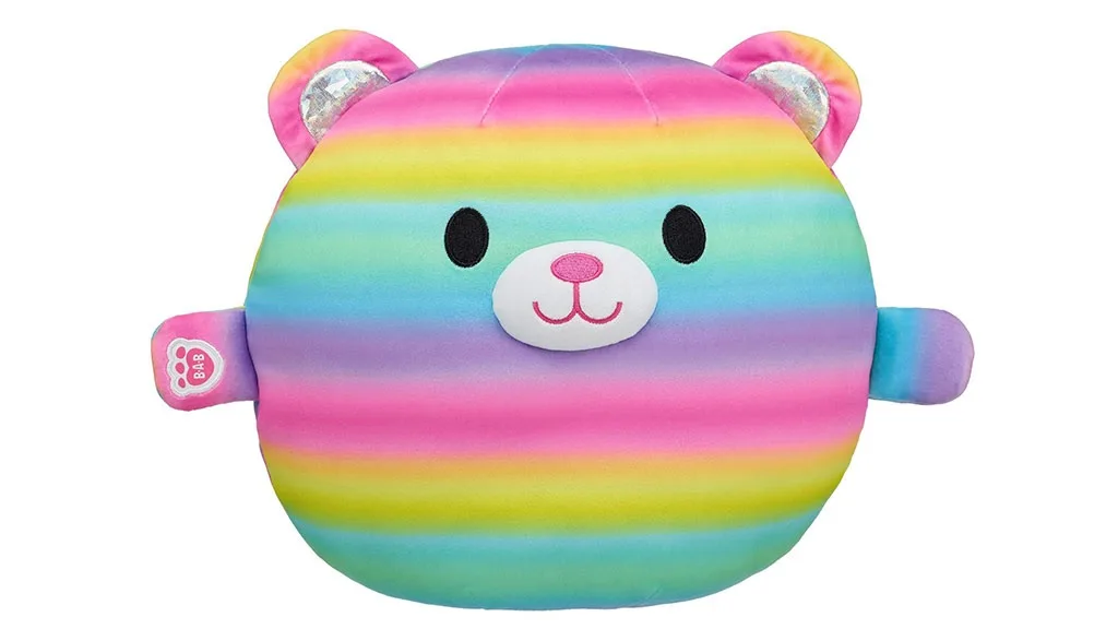 I bambini possono coccolare il nuovo peluche Skoosherz di Build-A-Bear nella Giornata Nazionale dell'Abbraccio