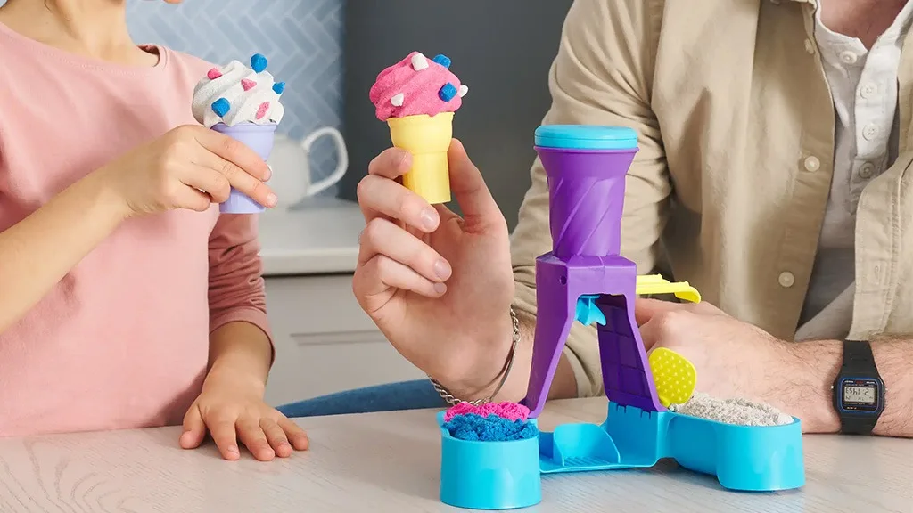 Io urlo, tu urli per la postazione per gelato morbido Kinetic Sand.