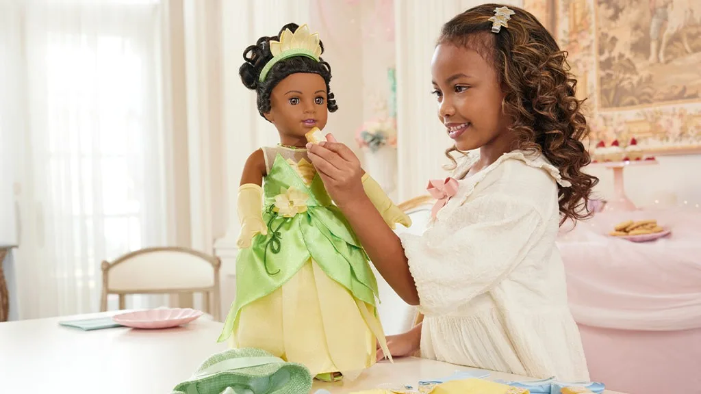 I bambini possono ora giocare con le bambole American Girl insieme ad Ariel, Tiana e Cenerentola