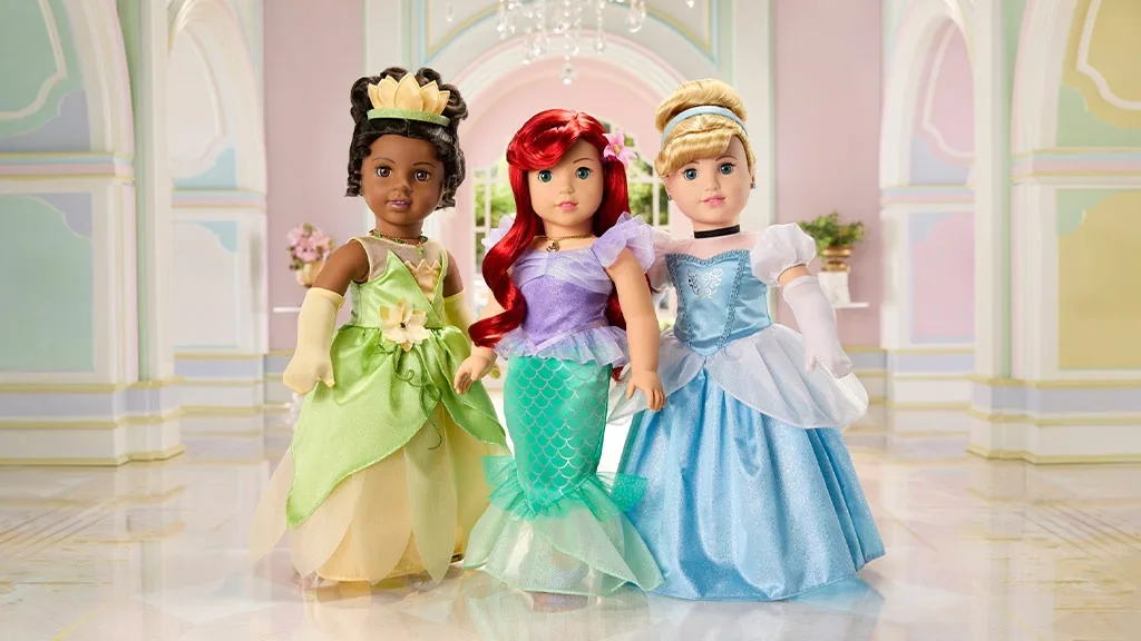 I bambini possono ora giocare con le bambole American Girl insieme ad Ariel, Tiana e Cenerentola