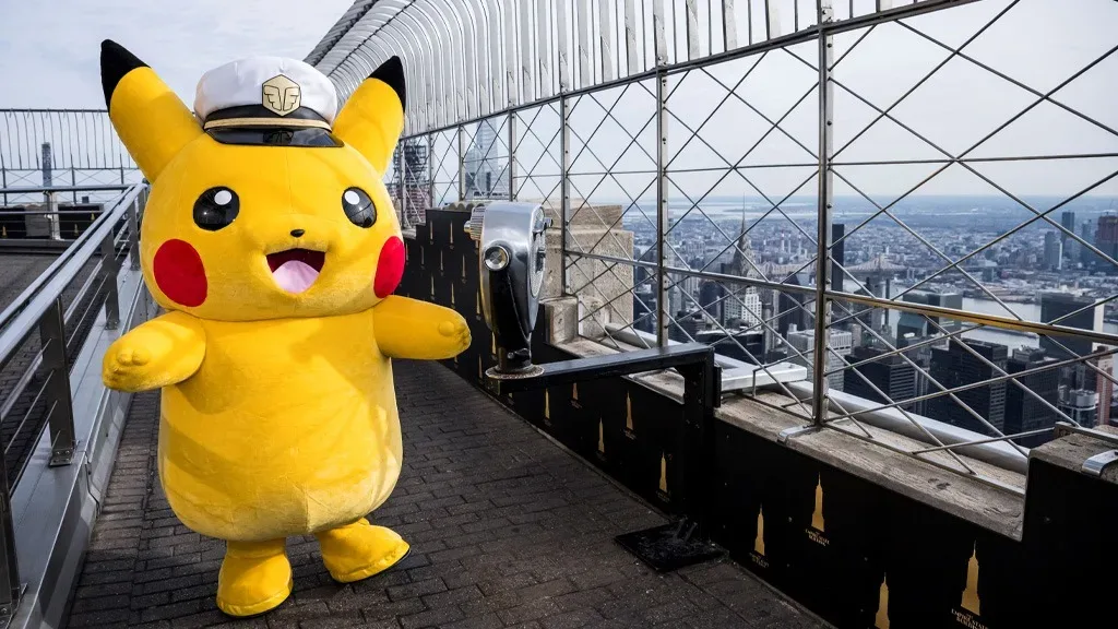 Guarda Pikachu che visita l'Empire State Building nel Giorno dei Pokémon
