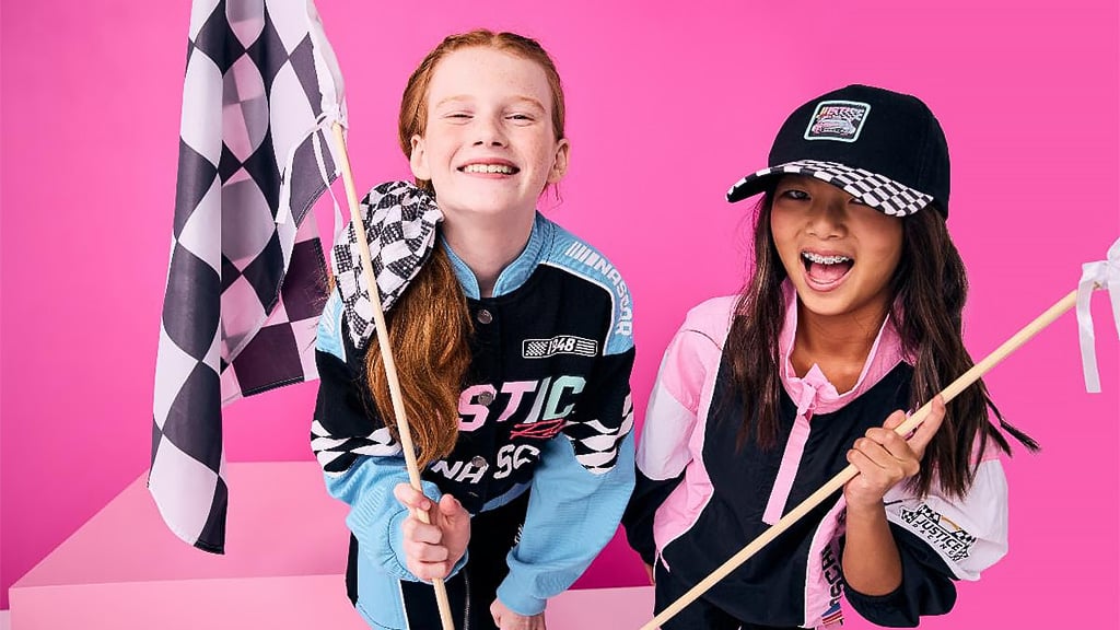 La collezione NASCAR di Justice porta rapidamente la moda agli adolescenti