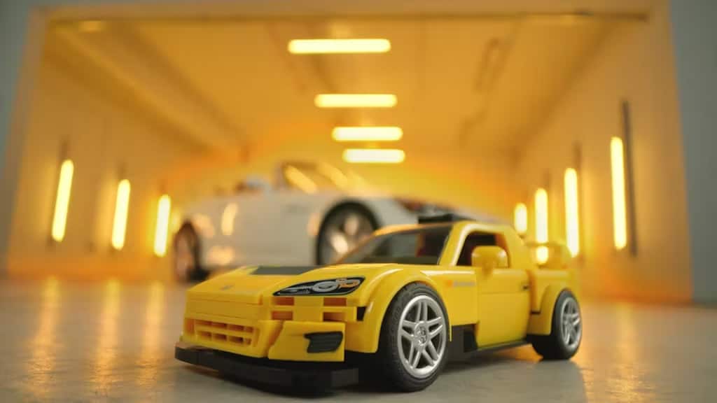 Le Honda si dirigono direttamente al garage del Mattel Brick Shop