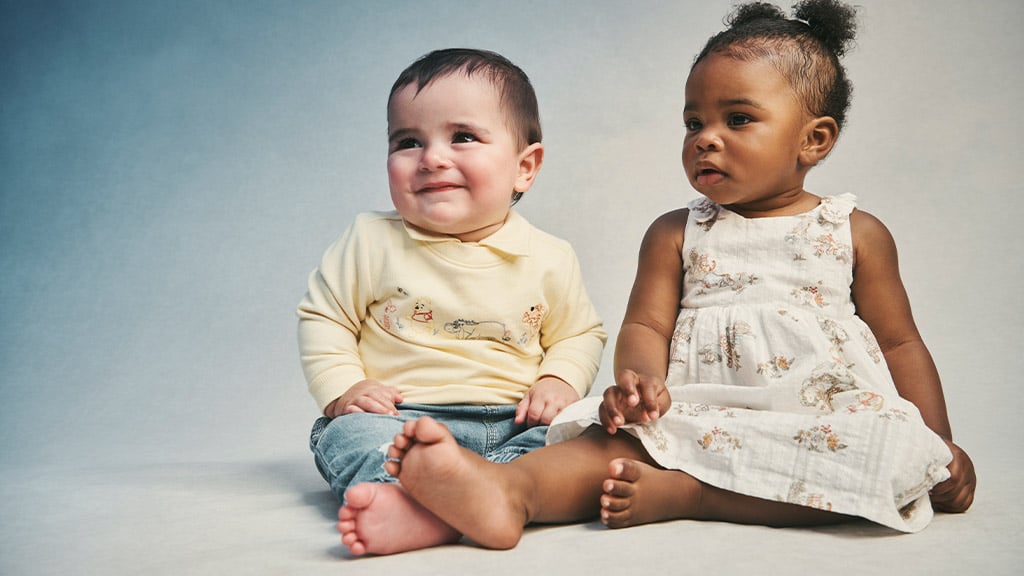 I nuovi vestiti per bambini Disney di OshKosh B’Gosh sono più dolci del miele.