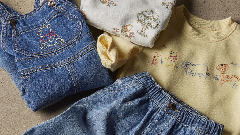 I nuovi vestiti per bambini Disney di OshKosh B’Gosh sono più dolci del miele.