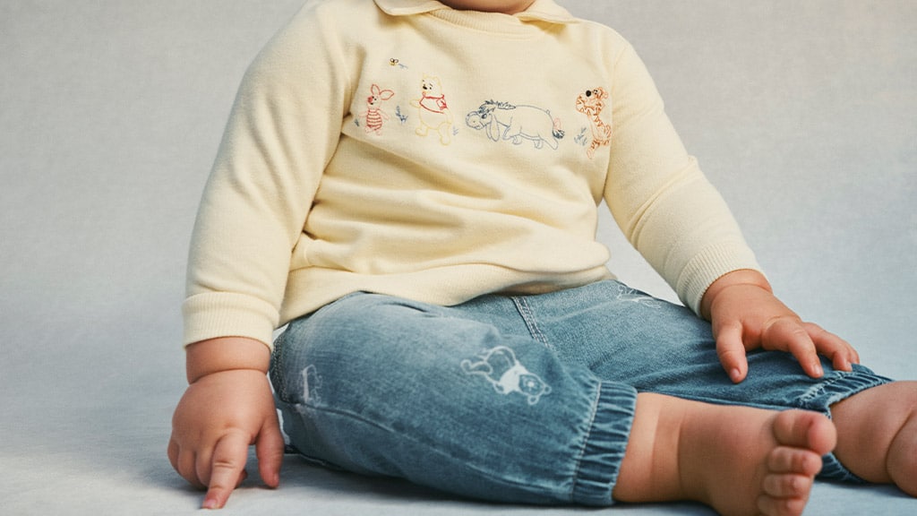 I nuovi vestiti per bambini Disney di OshKosh B’Gosh sono più dolci del miele.