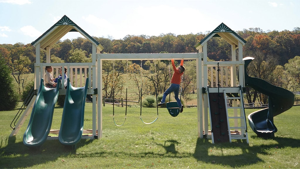 Salta nella primavera con i nuovi set da giardino all'aperto di King Swings!