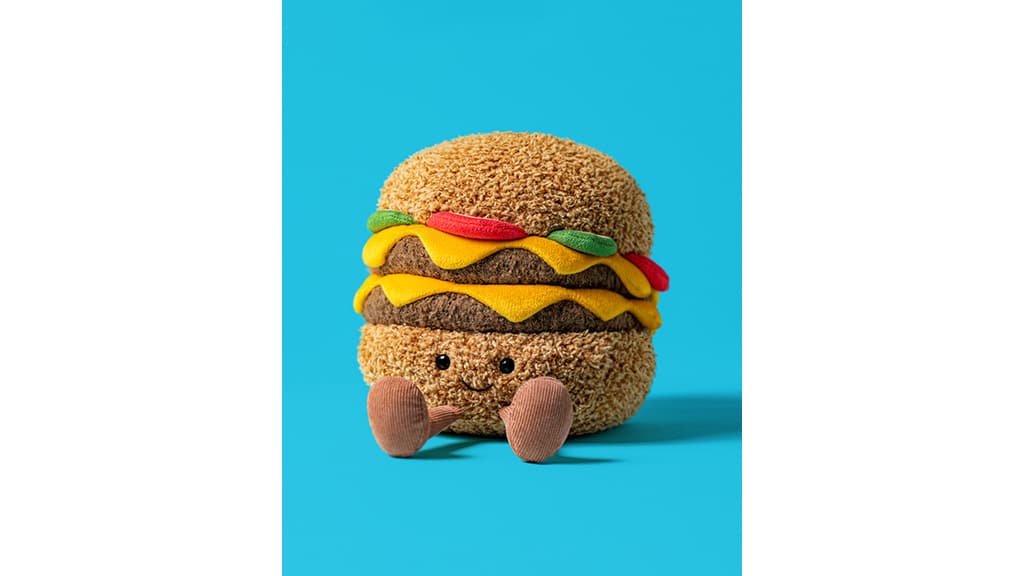 Il Jellycat Diner presenta una figura di peluche con menu