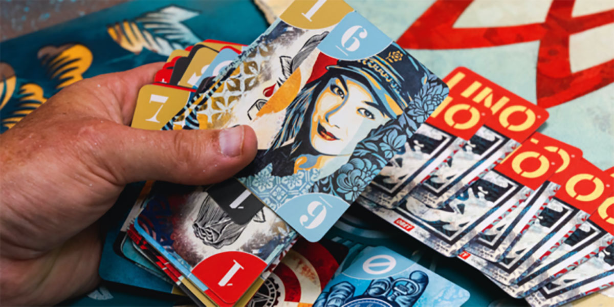 Mattel produce un UNO ecologico in collaborazione con l'artista e attivista Shepard Fairey