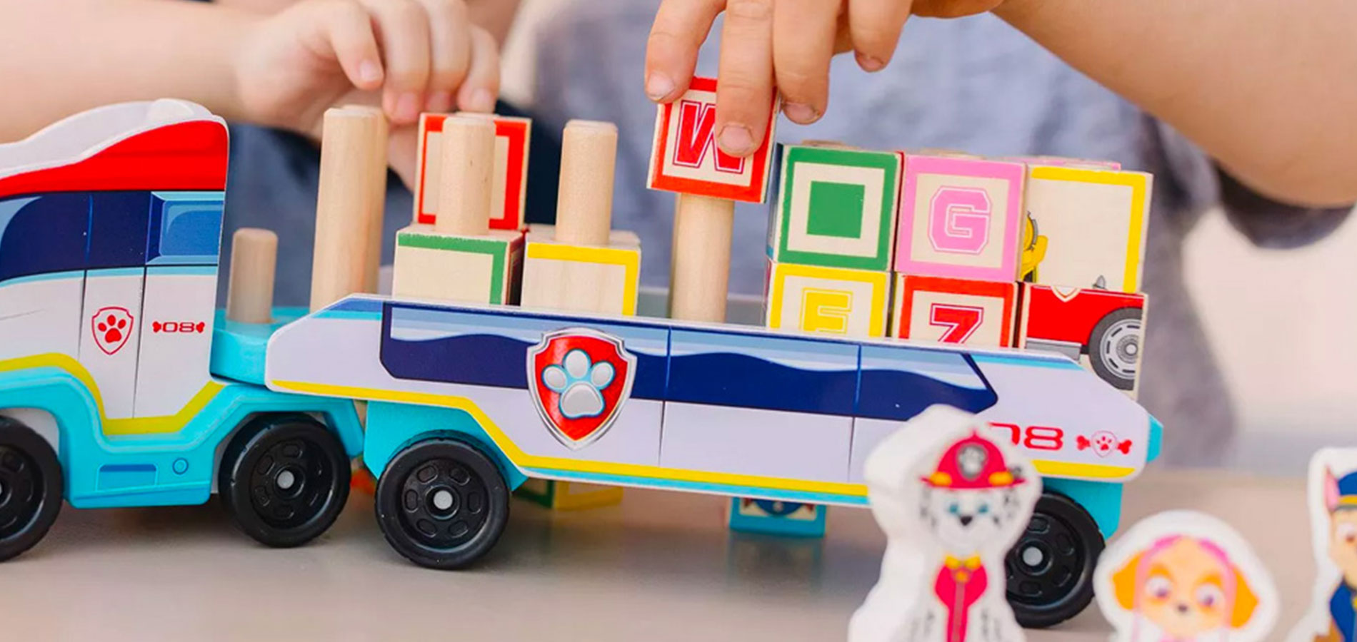 Paw Patrol camion con blocchi alfabetici di Melissa & Doug