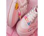 Fai un passo nello stile Sanrio con queste sneakers Hello Kitty