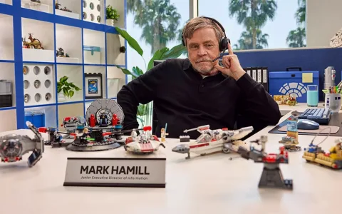 Mark Hamill condivide con i bambini il suo amore per il gioco LEGO SMART