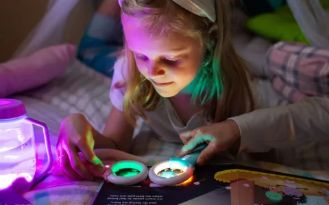 Glo Pals illumina il racconto con i suoi nuovi libri luminosi