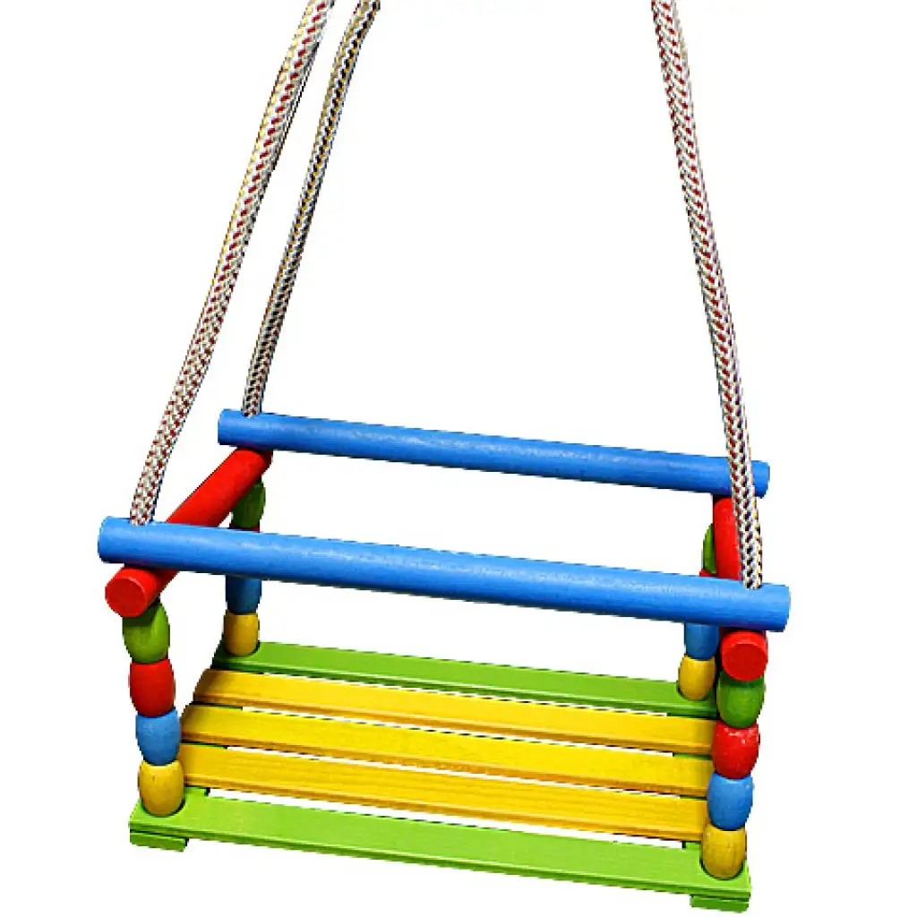 Altalena di legno colorata con corda