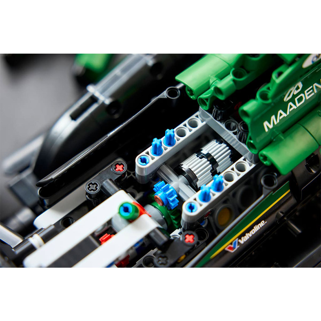 LEGO® Technic: Aston Martin Aramco AMR25 auto F1® (42240) immagine 10