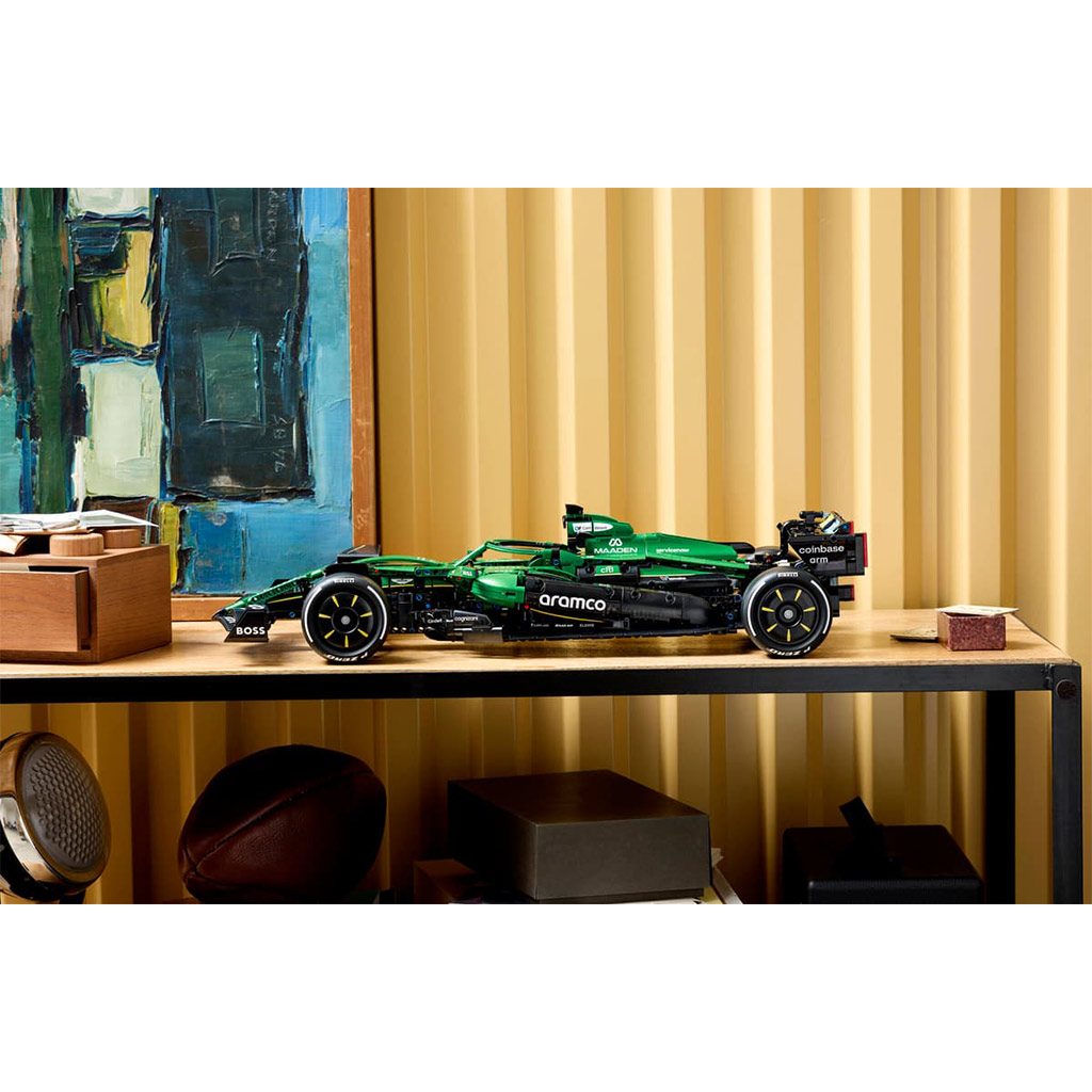 LEGO® Technic: Aston Martin Aramco AMR25 auto F1® (42240) immagine 15