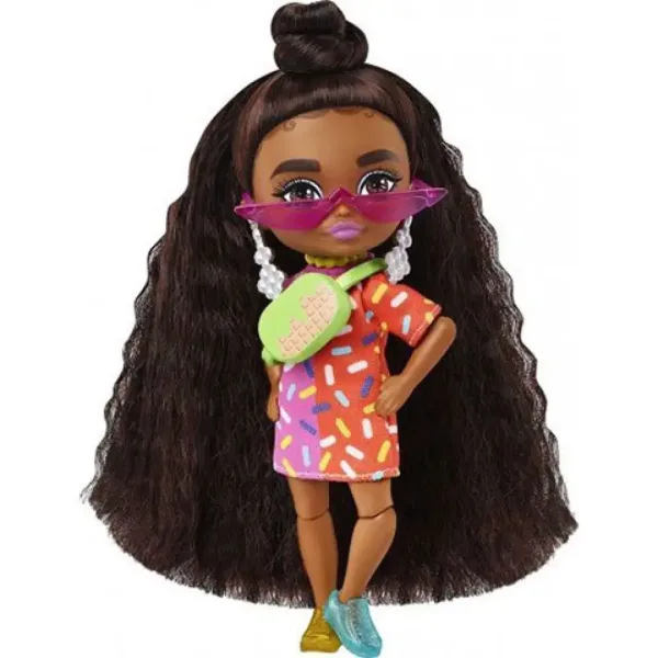 Barbie Extravagante mini bambola con scarpe spaiate - Mattel immagine 3