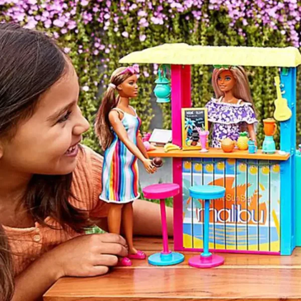 Barbie: Insieme per la Terra Beach Bistro Playset - Mattel immagine 3