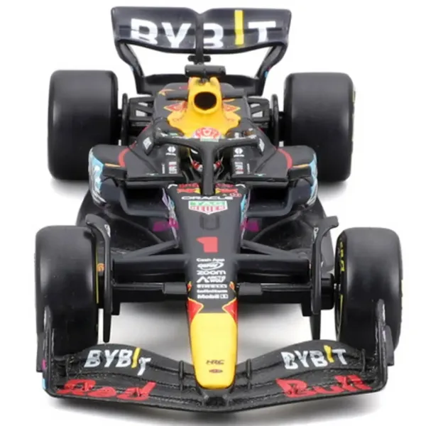 Bburago: Modello di auto in metallo Red Bull RB19 F1 1/43 (Max Verstappen #1, edizione speciale GP di Miami, con casco) immagine 3