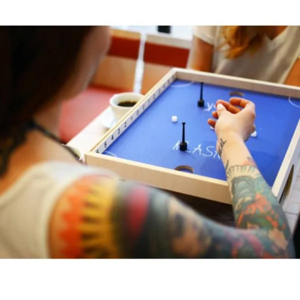Gioco di abilità Klask immagine 3