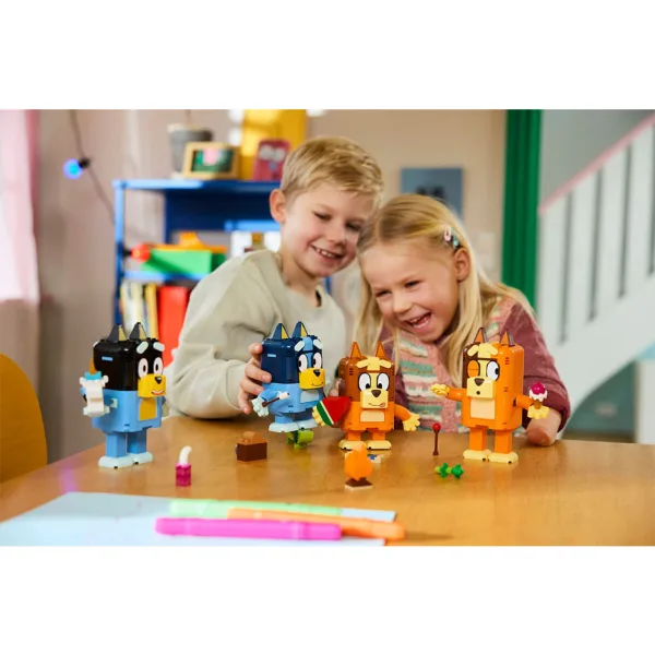 LEGO® Bluey™: La famiglia di Bluey in mattoncini (11217) immagine 11