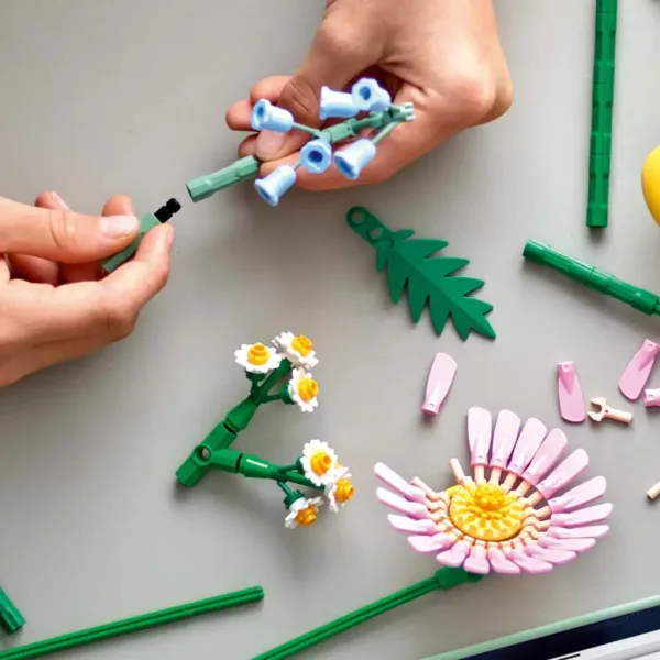 LEGO® Botanicals: Mazzo di fiori giallo sole (10347) immagine 3