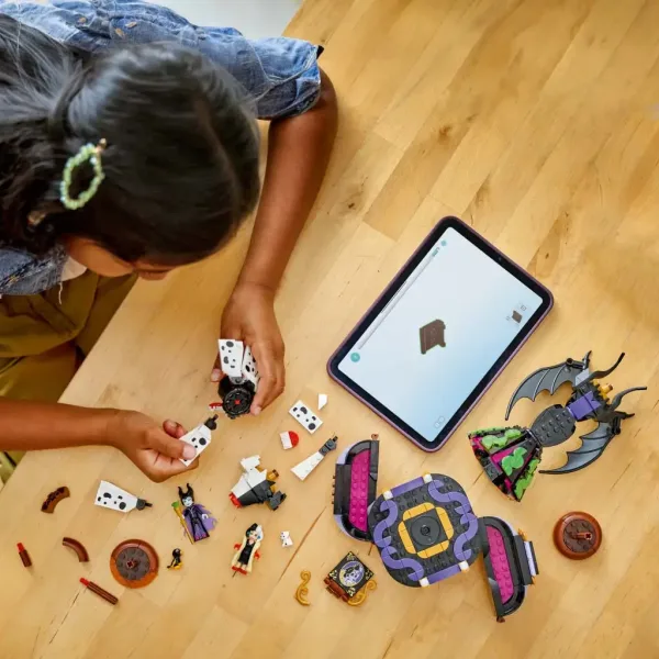 LEGO® Disney: Abiti di Malefica e Crudelia De Mon (43262) immagine 3