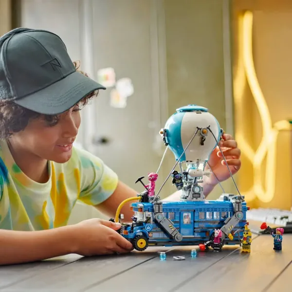 LEGO® Fortnite: Battle Bus (77073) immagine 3
