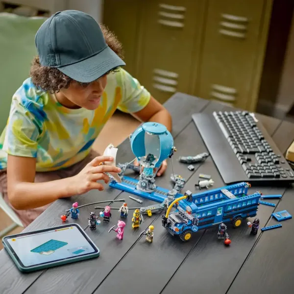 LEGO® Fortnite: Battle Bus (77073) immagine 4