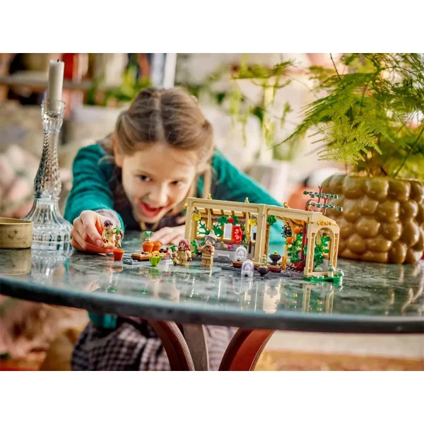 LEGO® Harry Potter: Castello di Hogwarts™: Lezione di Erbologia (76445) immagine 7