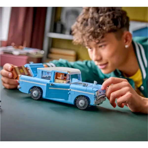 LEGO® Harry Potter: La Ford Anglia™ volante incantata (76470) immagine 4