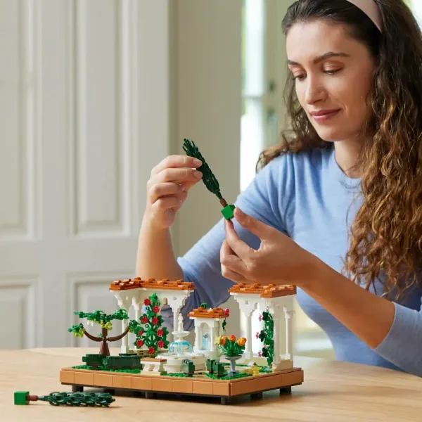 LEGO® Icons: Giardino con fontane (10359) immagine 4