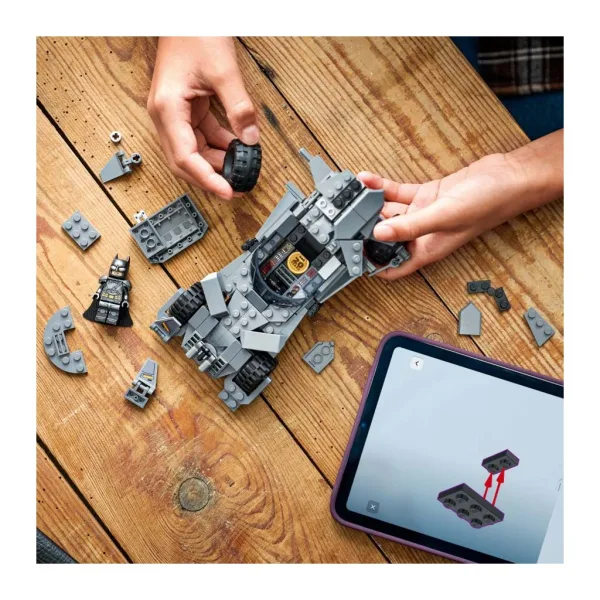 LEGO® Marvel: Batman contro Superman™: Batmobile™ (76331) immagine 5