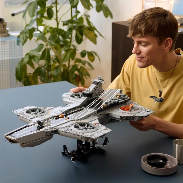 LEGO® Marvel: Helicarrier dello S.H.I.E.L.D. (76354) immagine 7