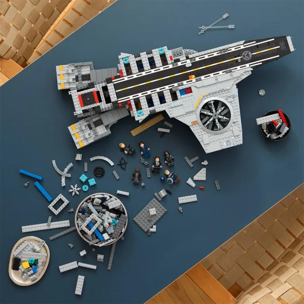 LEGO® Marvel: Helicarrier dello S.H.I.E.L.D. (76354) immagine 8