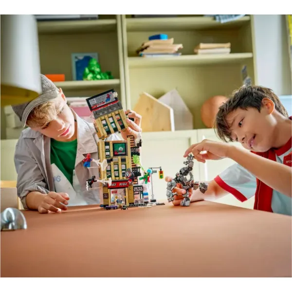 LEGO® Marvel: Spider-Man contro Mysterio: Ufficio del Daily Bugle (76342) immagine 4