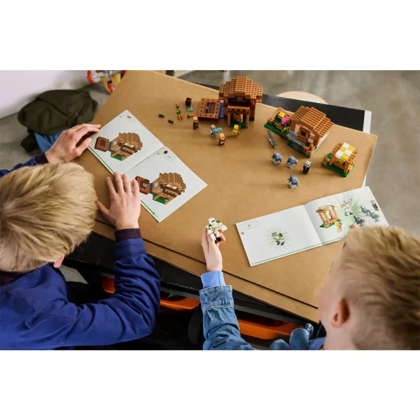 LEGO® Minecraft: Attacco dellevocatore al villaggio (21596) immagine 11