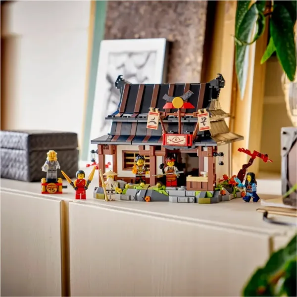 LEGO® Ninjago: Officina delle Quattro Armi, 15º anniversario (71858) immagine 5