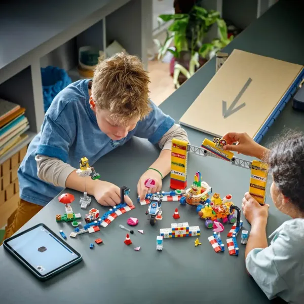 LEGO® Super Mario™: Mario Kart™ - Baby Peach e il set Grand Prix (72036) immagine 3