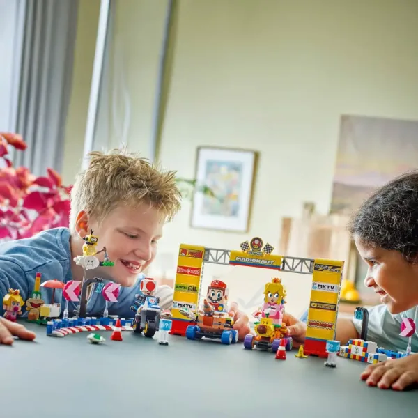 LEGO® Super Mario™: Mario Kart™ - Baby Peach e il set Grand Prix (72036) immagine 4