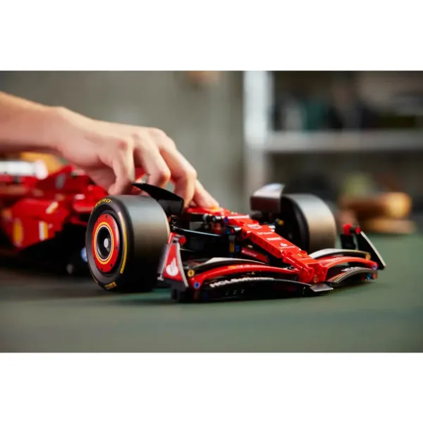 LEGO® Technic: Ferrari SF-24 auto F1 (42207) immagine 4
