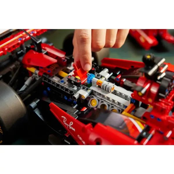 LEGO® Technic: Ferrari SF-24 auto F1 (42207) immagine 5